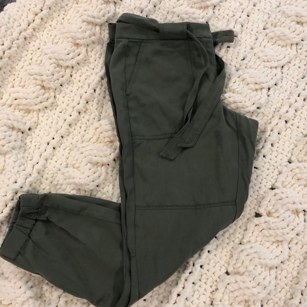 Loft Army green jogger pants size 6